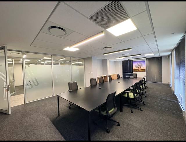 1,332M² OFFICE TO LET IN VORNA VALLEY